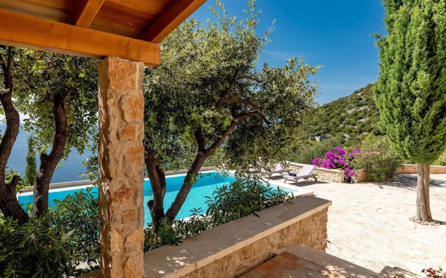 Stone Houses Dingač