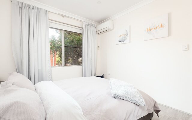 Comfy & Convenient Homebush West