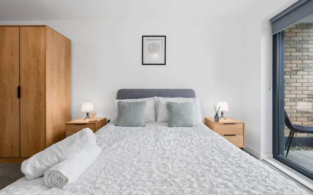 Manchester - Apartment - Sleeps 5 - Parking