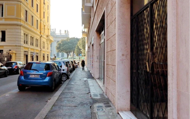 Elegant flat for 8 near Colosseum