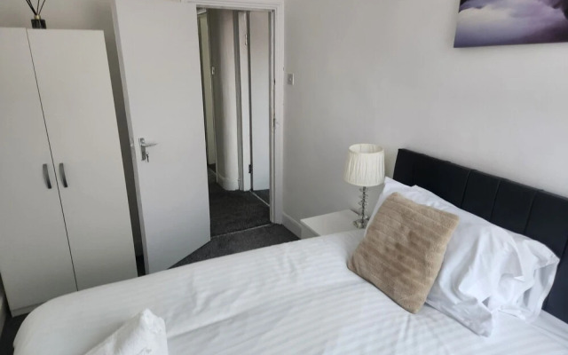 Inviting 3-bed House in Newcastle Upon Tyne