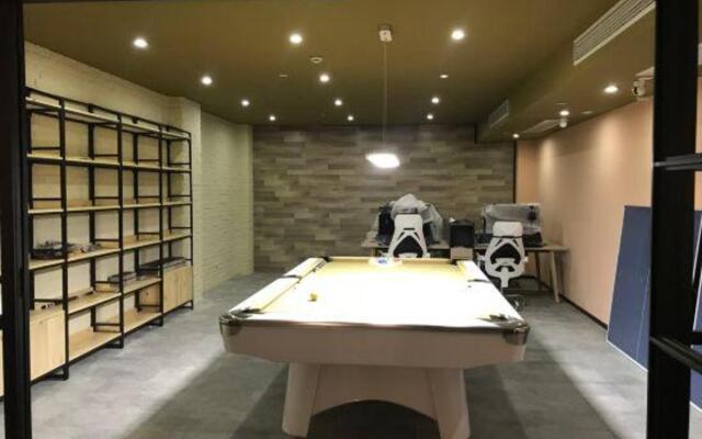 Punk Ballet Ins Hotel