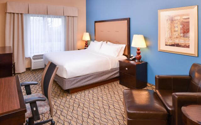 Holiday Inn Express & Suites Wichita Falls by IHG