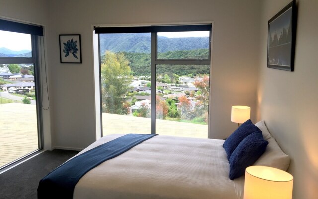 Bell Bird Ridge Holiday Home - Ocean & Valley Views