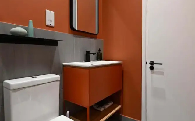 Designed Ensuite Bedroom Unit Close to Angel Stn