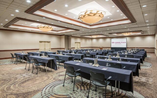 Crowne Plaza Knoxville Downtown University by IHG