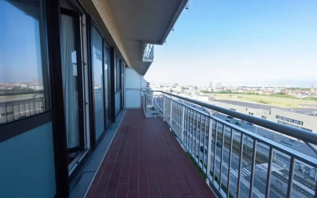 Seaview Apartment on the Beach - Free Parking