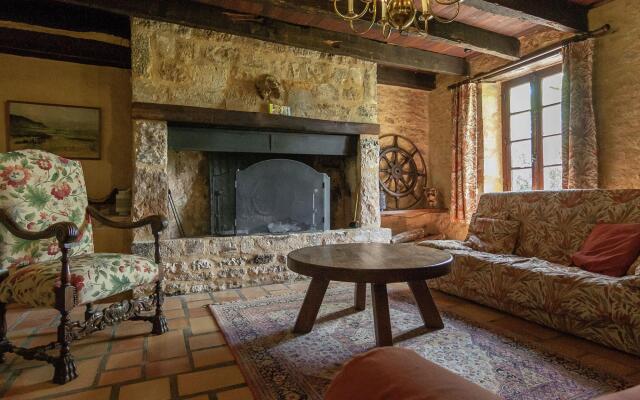 Quaint Mansion in Aquitaine estate with private garden