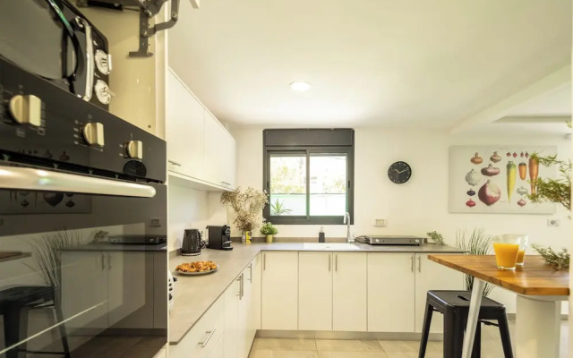 Bahai Serenity Apartment by Sea N' Rent