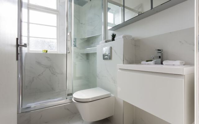 Modern 1BR Top Floor Apartment In Paddington