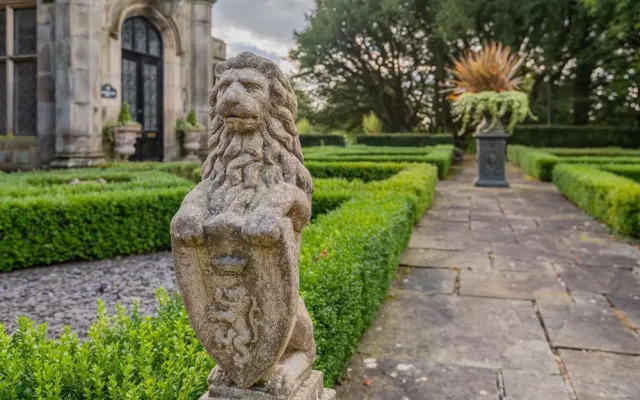 Kendal - Gothic Hall - Luxury Rooms or Apartment