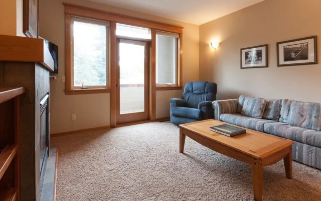 Columbia West 3 Bedroom Condo by RedAwning