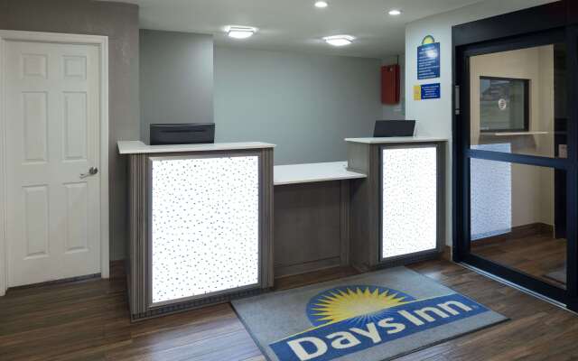 Days Inn & Suites by Wyndham Athens Alabama