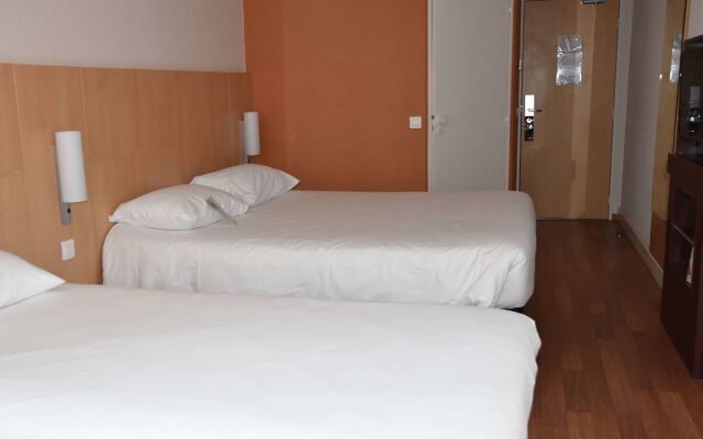 ibis Rochefort