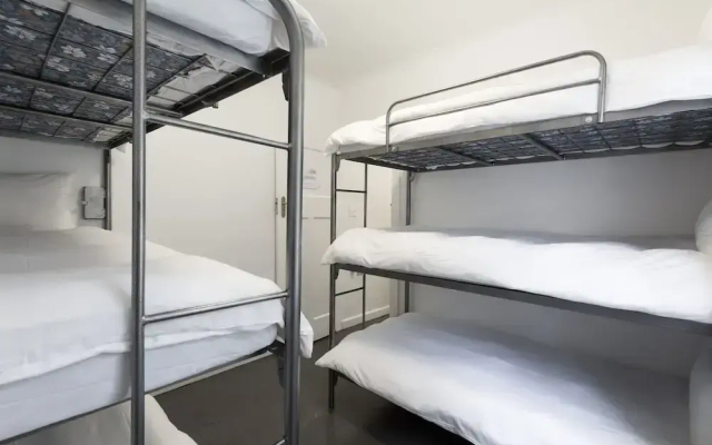 DS Backpackers Hostel
