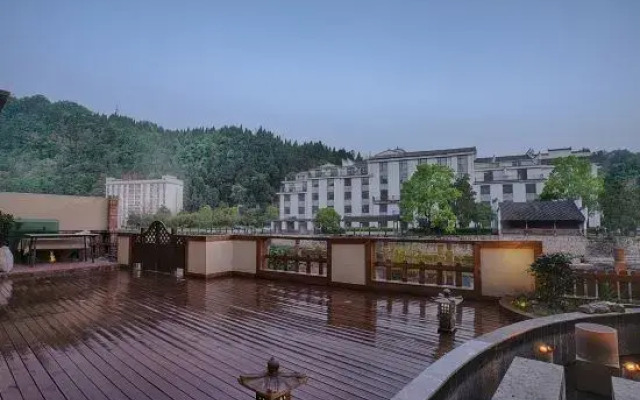 Eternal Love Across Three Lifetime-Art Homestay in Fenghuang Ancient Town