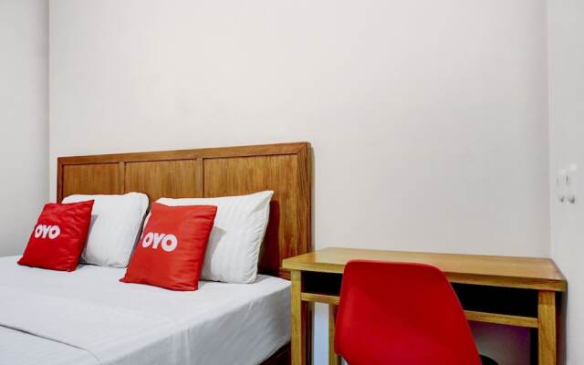 OYO 90629 The Home Srengseng