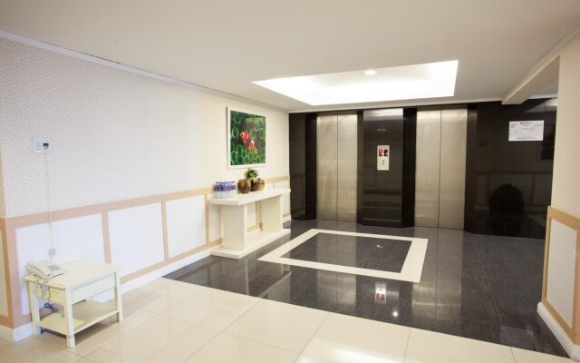 Bay Hotel Srinakarin