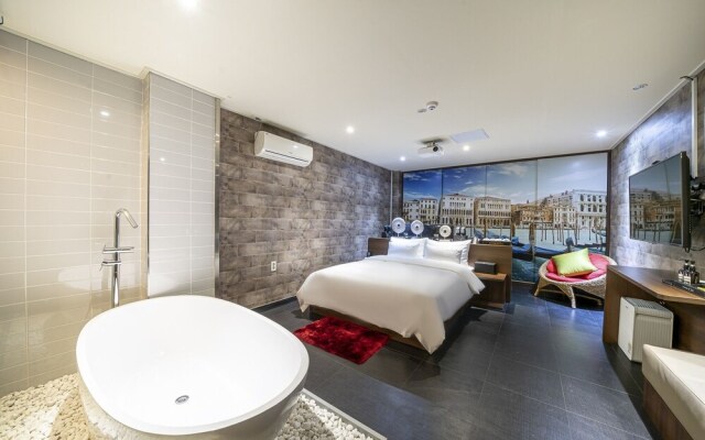 Tongyeong Hotel O2