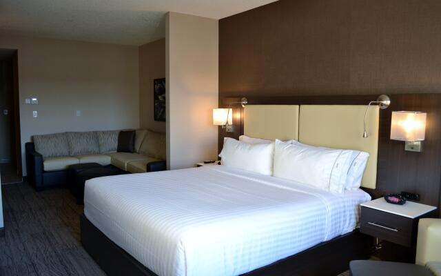 Holiday Inn Express & Suites Cold Lake, an IHG Hotel