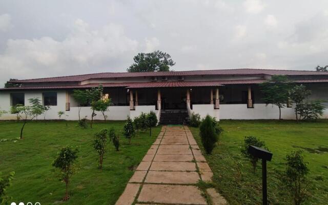 Tuli Veer Bagh Resort Turia