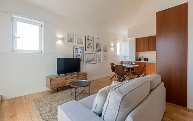 Superb Flat w/ Balcony and AC by LovelyStay