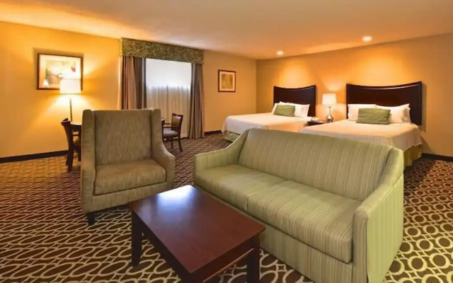 Sunday House Inn and Suites