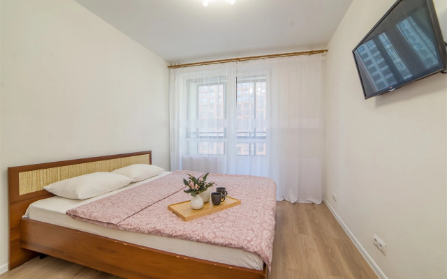 AHause на проспекте Космонавтов 11а