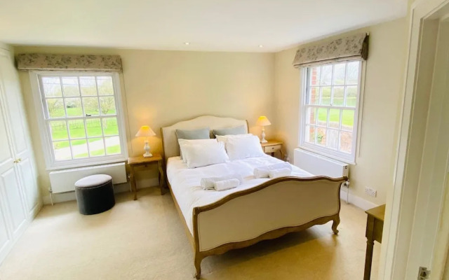 Stunning 6-bed Country House With Heated Pool