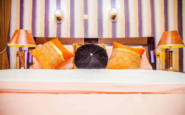 Tobby Royal Suites