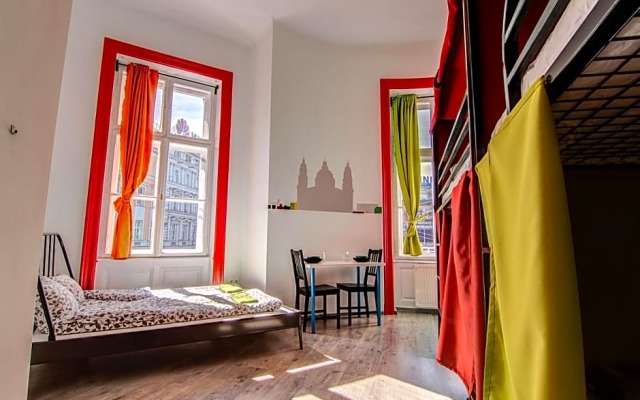 Pal's Mini Hostel