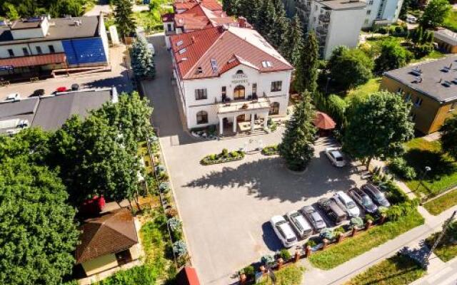 Dworek Vesaria Hotel