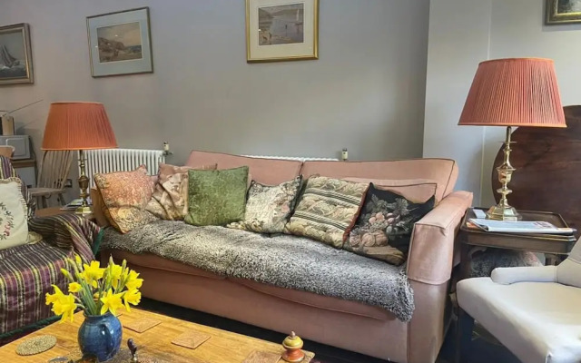 Luxurious 1 Bedroom Flat With Private Garden