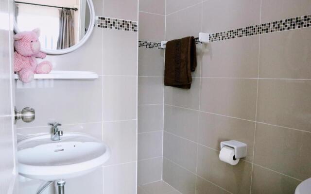 Modern Townhome at the Old City