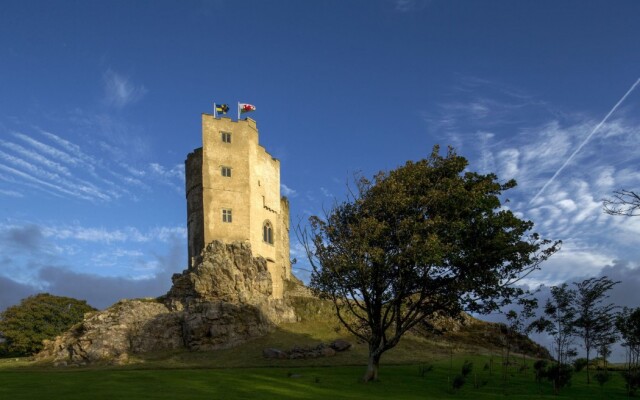 Roch Castle Hotel
