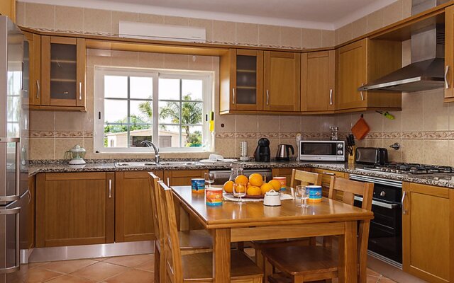 Casa das Amendoeiras