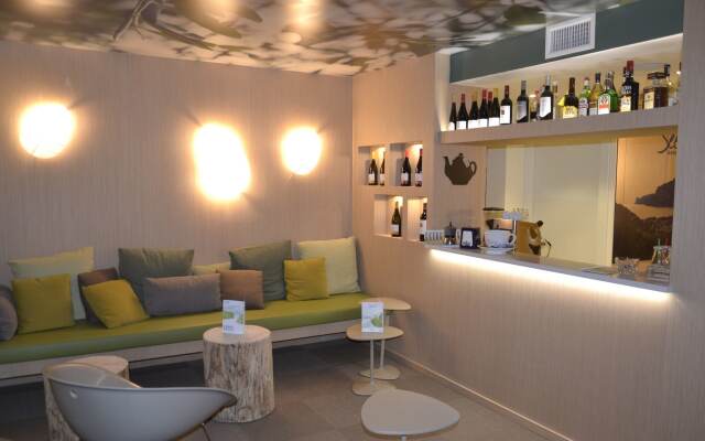 Hi Hotels Torbole Pool & Spa