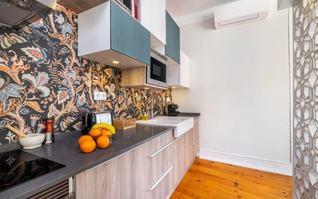 Luxurious Art Deco 3 Br