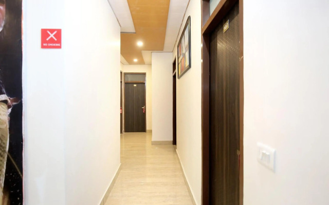 OYO 13368 Hotel Gold Star