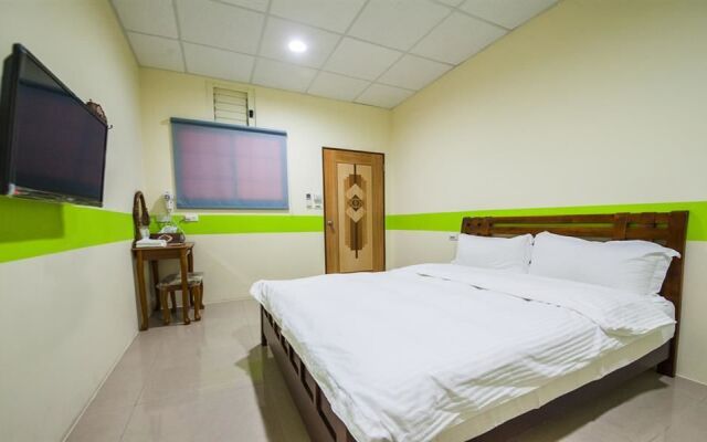 Hualien Train Station Backpackers Hostel