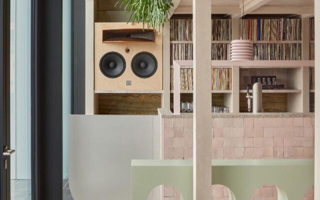 Locke at East Side Gallery