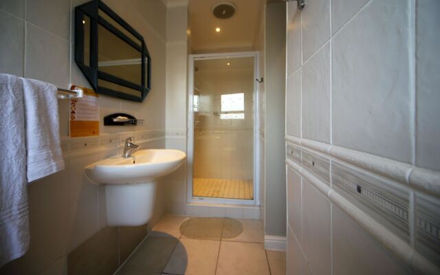 Savoy Lodge Cape Town