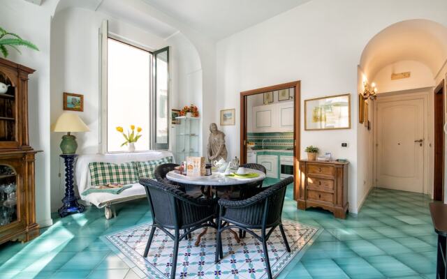 Upscale Central Amalfi Apartment In 19th-century Building