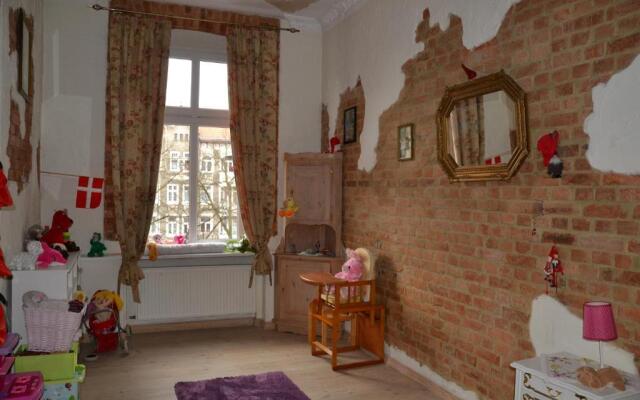 City center, sunny spacious luxury!