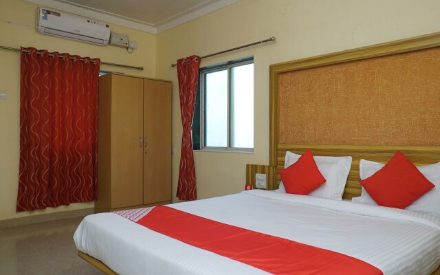 OYO 19792 Shivneri Motels