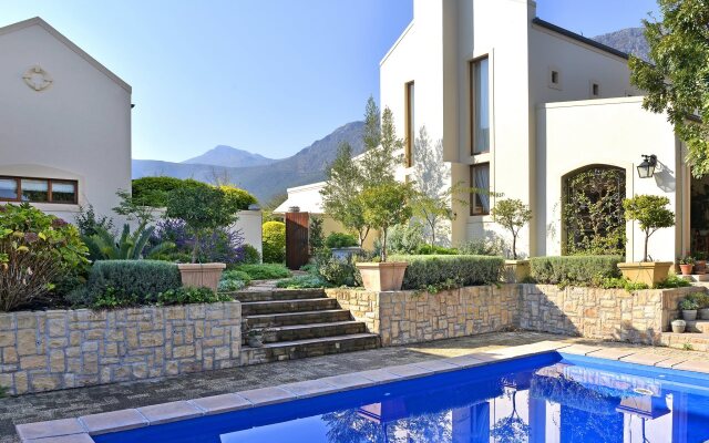Petit Plaisir is a Romantic Self-catering Cottage on the Side of the Village no1