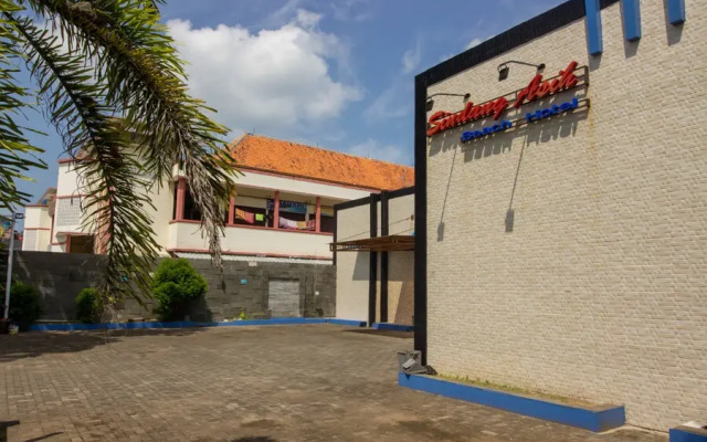 RedDoorz near Goa Panggung