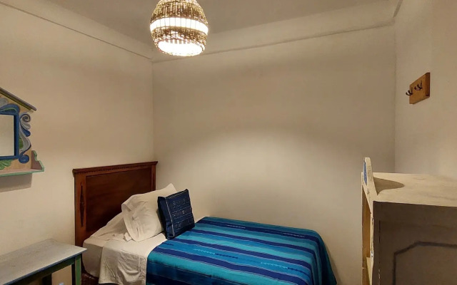 Yellow House - Hostel