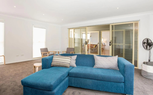 Beach Central I Pet Friendly I 2 Mins Walk to Beach – Guest Rooms – Culburra Beach