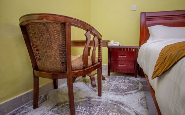 Tuzza Hotel